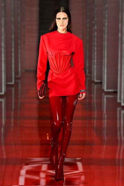 défilé versace automne hiver 2023|Vogue’s best looks from the Versace fall/winter 2023 .